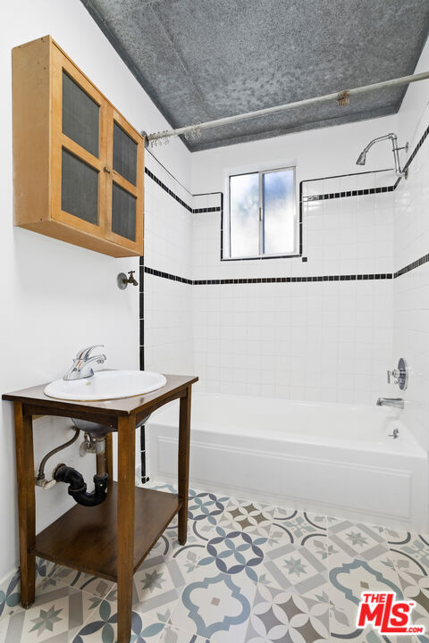 24 Westminster Ave Unit: 4