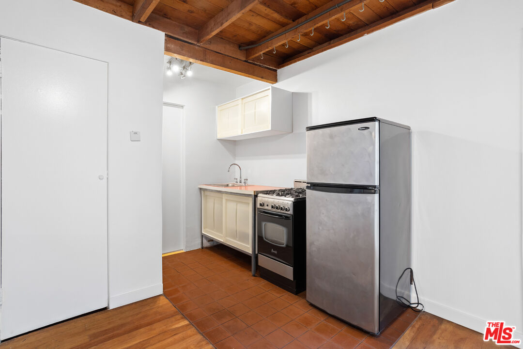 24 Westminster Ave Unit: 4