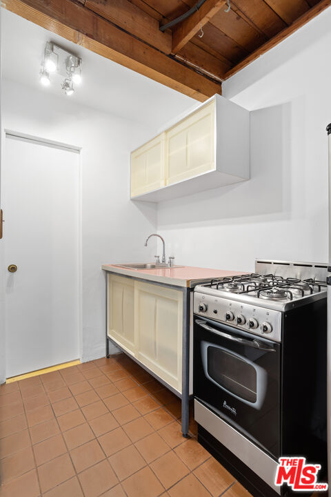 24 Westminster Ave Unit: 4