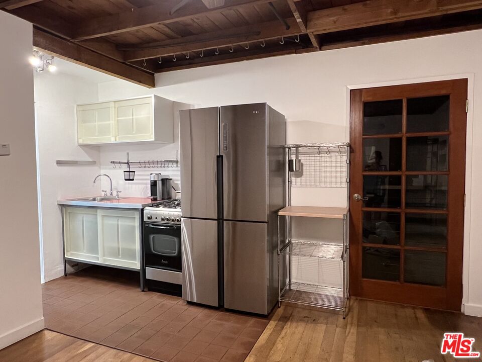24 Westminster Ave Unit: 4