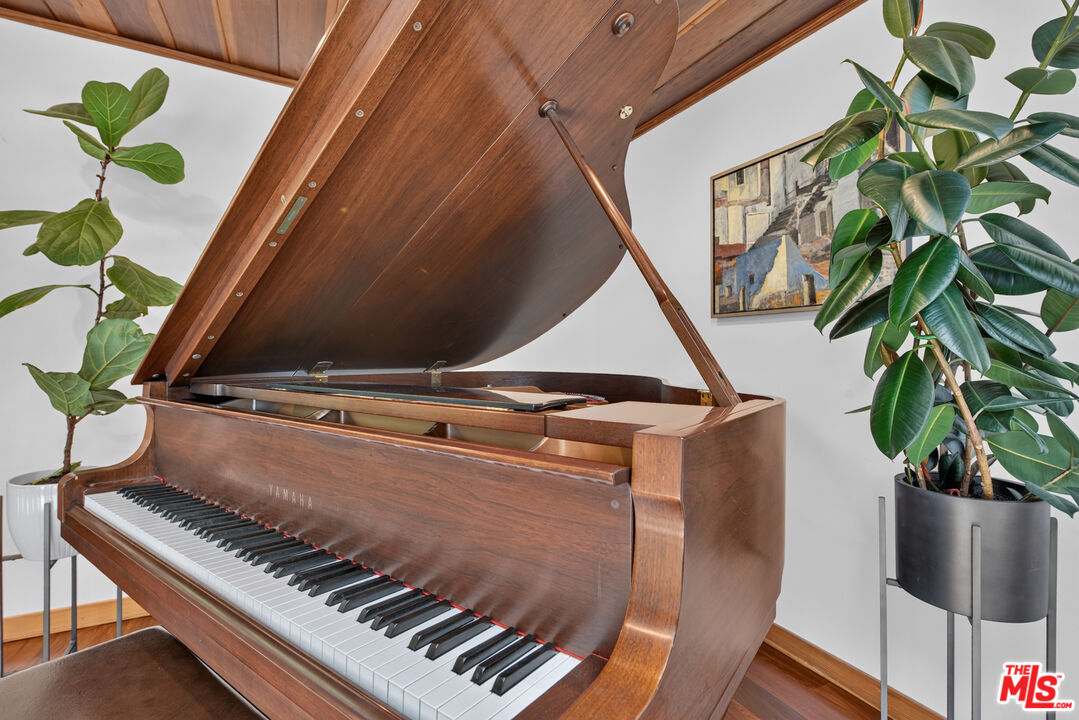 1738 Topanga Skyline Dr