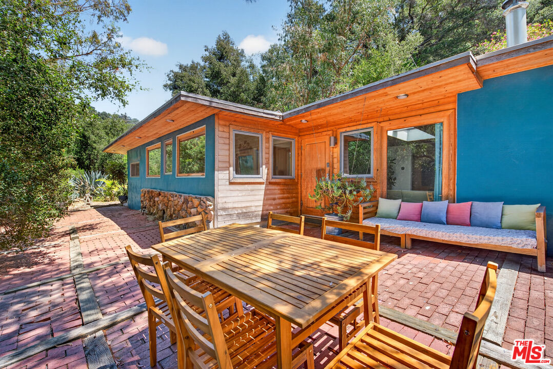 1738 Topanga Skyline Dr