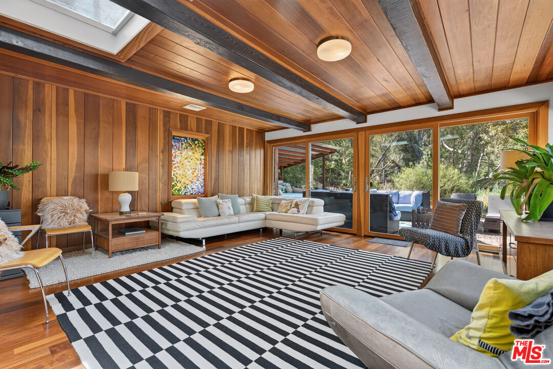 1738 Topanga Skyline Dr