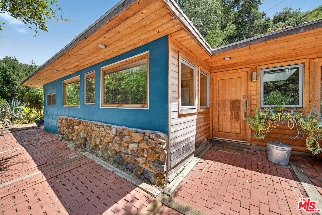 1738 Topanga Skyline Dr