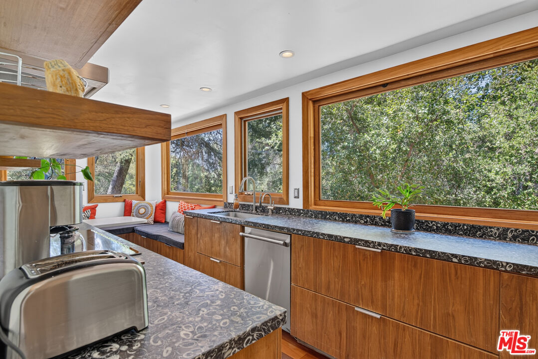 1738 Topanga Skyline Dr