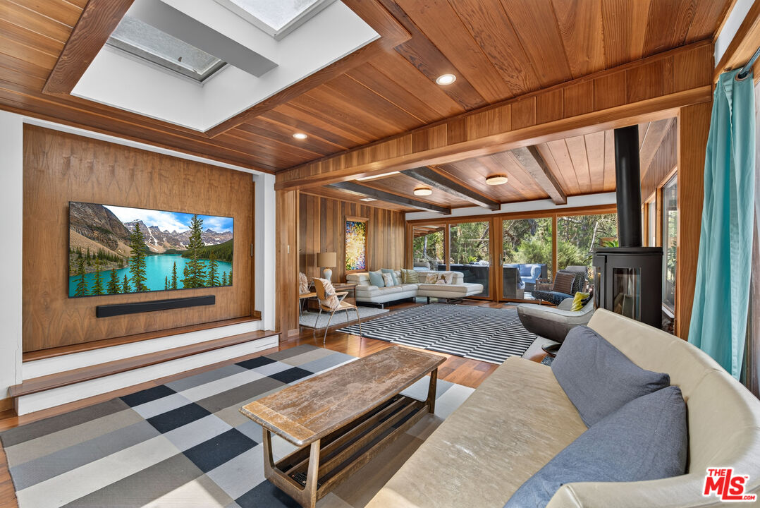 1738 Topanga Skyline Dr