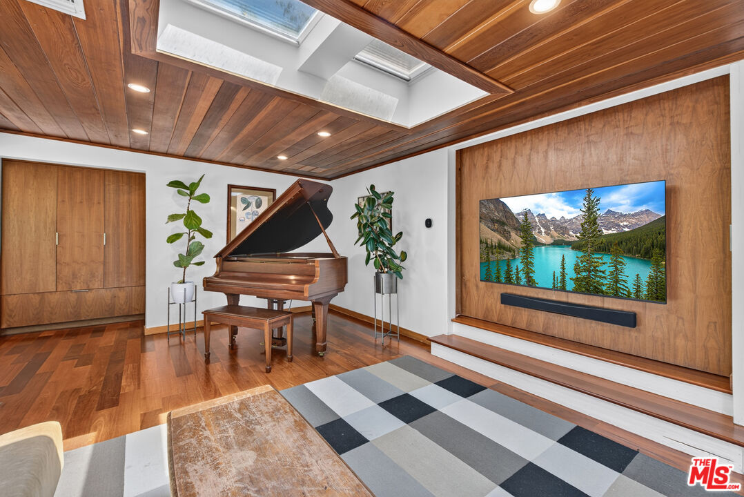 1738 Topanga Skyline Dr
