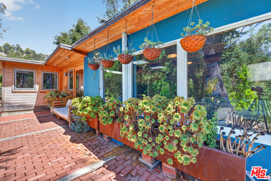 1738 Topanga Skyline Dr