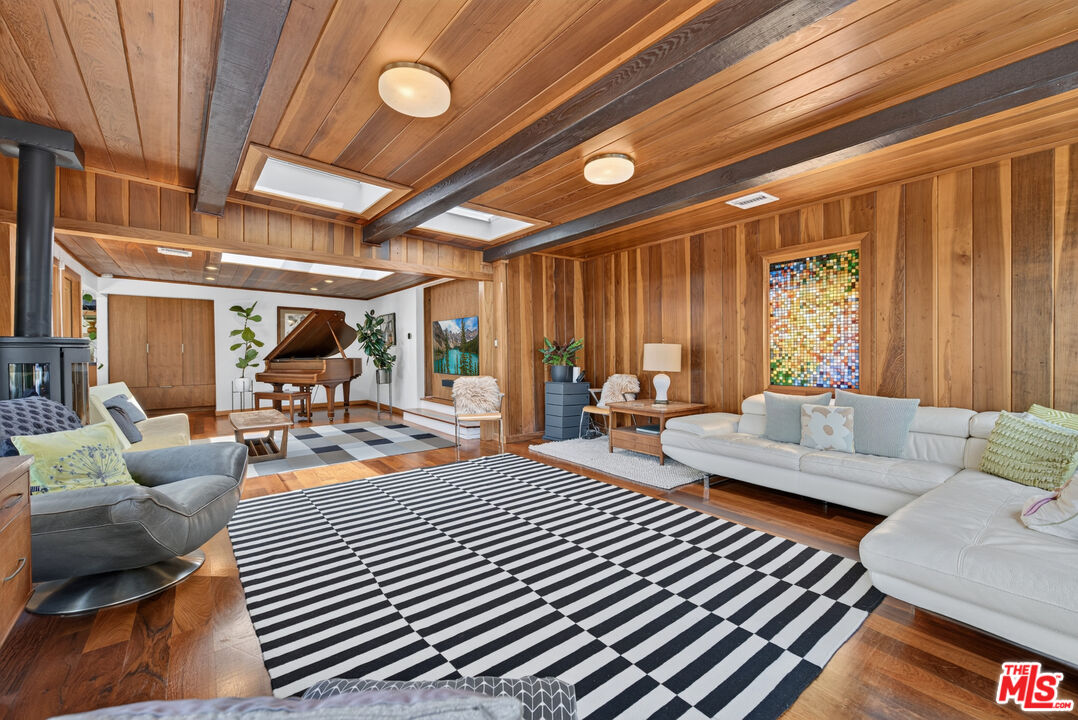 1738 Topanga Skyline Dr