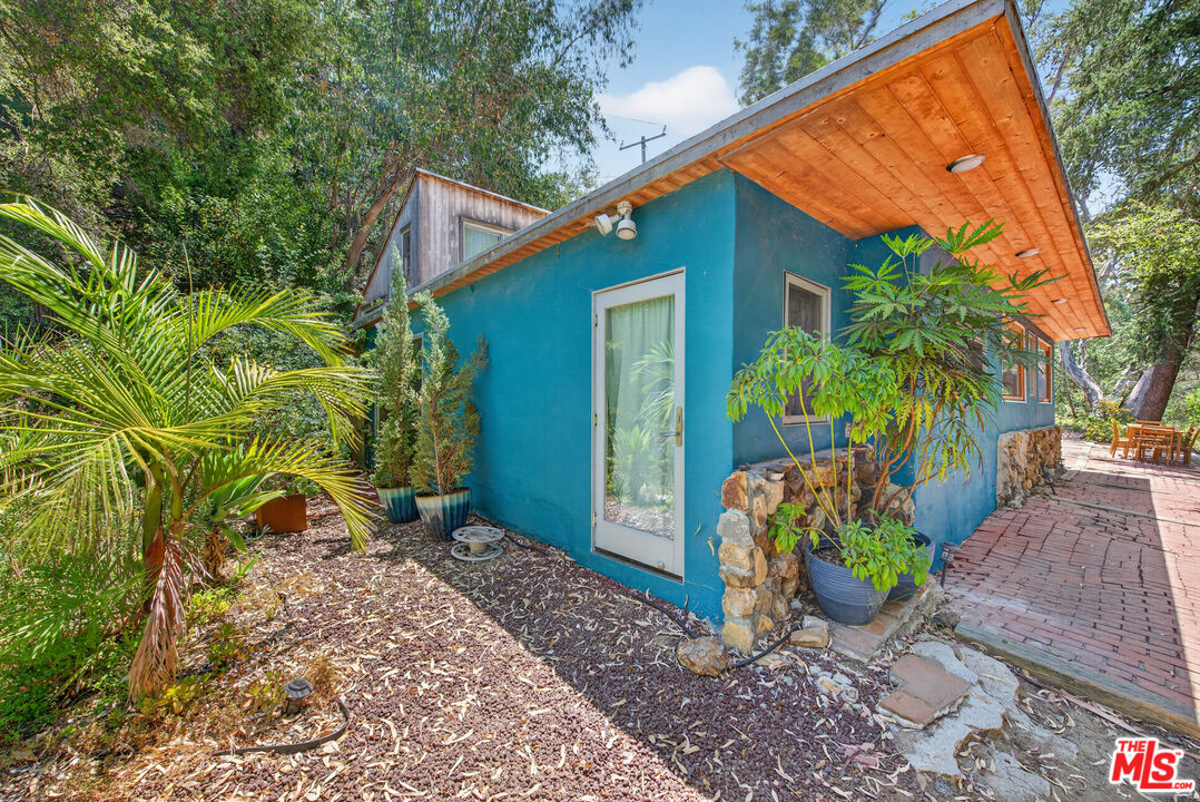 1738 Topanga Skyline Dr