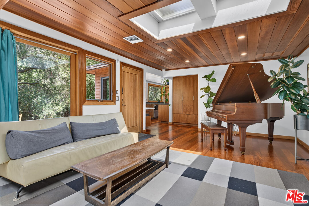 1738 Topanga Skyline Dr
