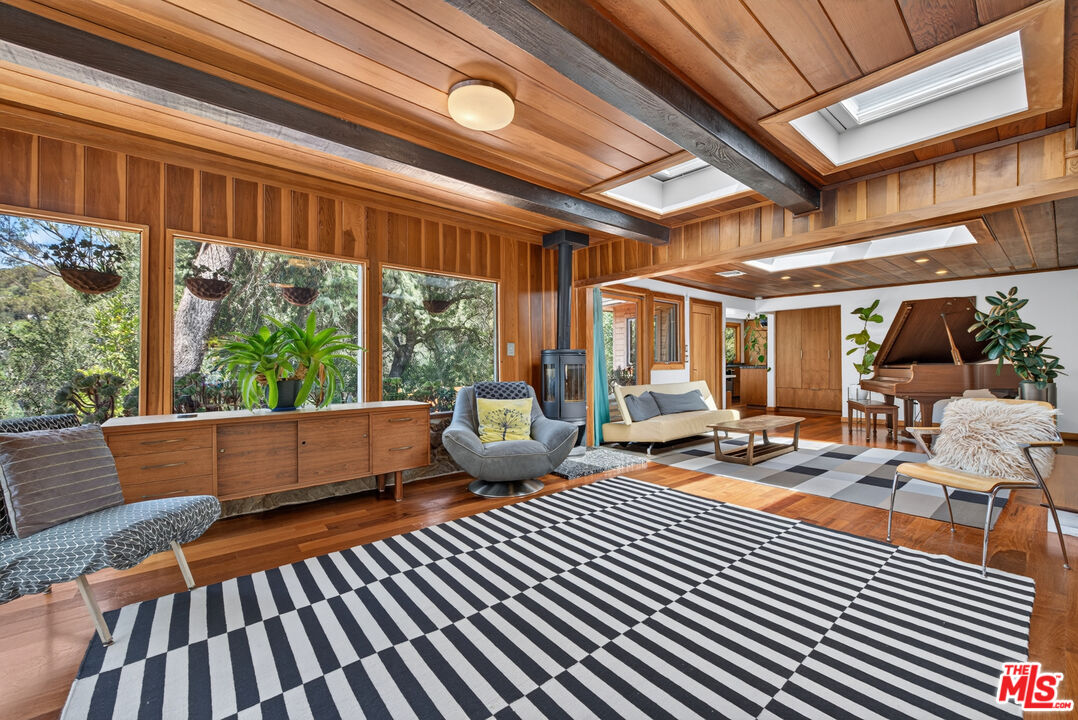 1738 Topanga Skyline Dr