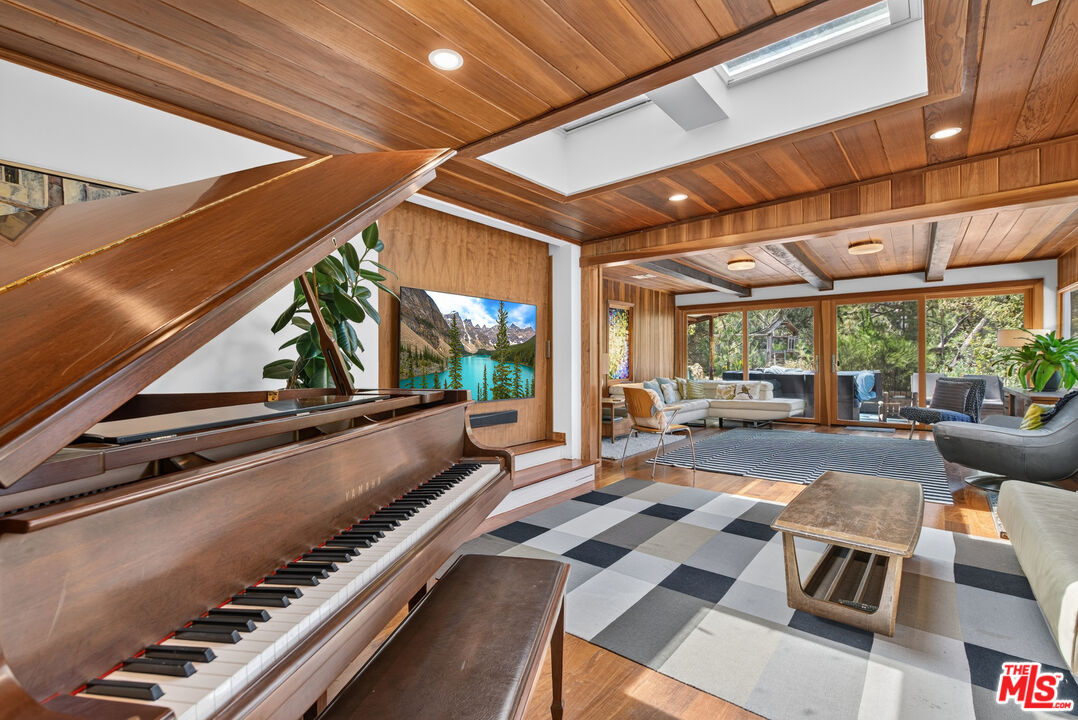 1738 Topanga Skyline Dr