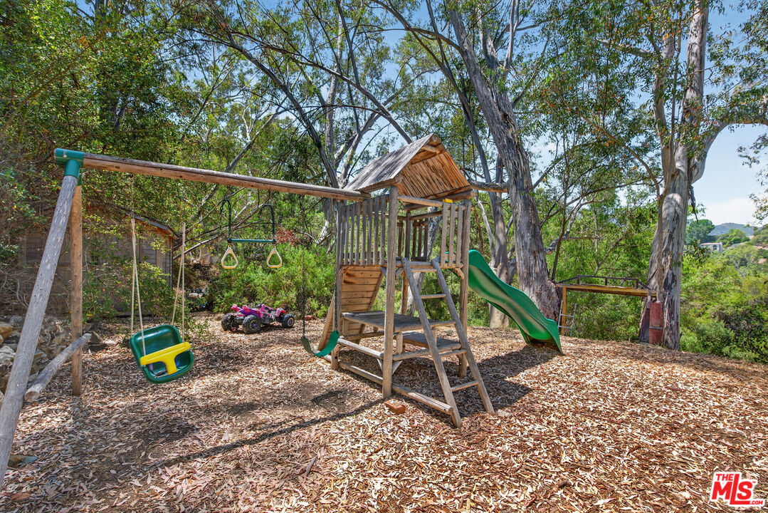 1738 Topanga Skyline Dr