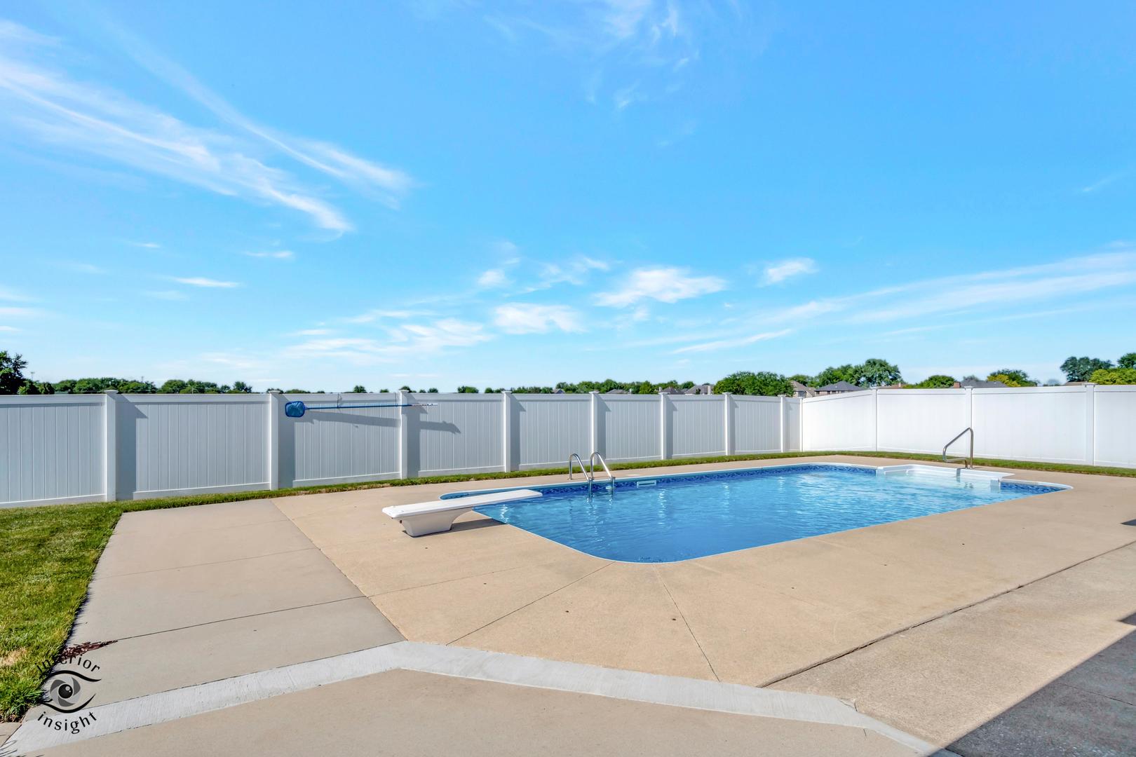 321 W Eighth Street