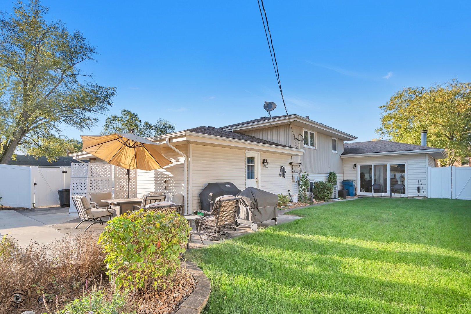 660 HOLLY Lane