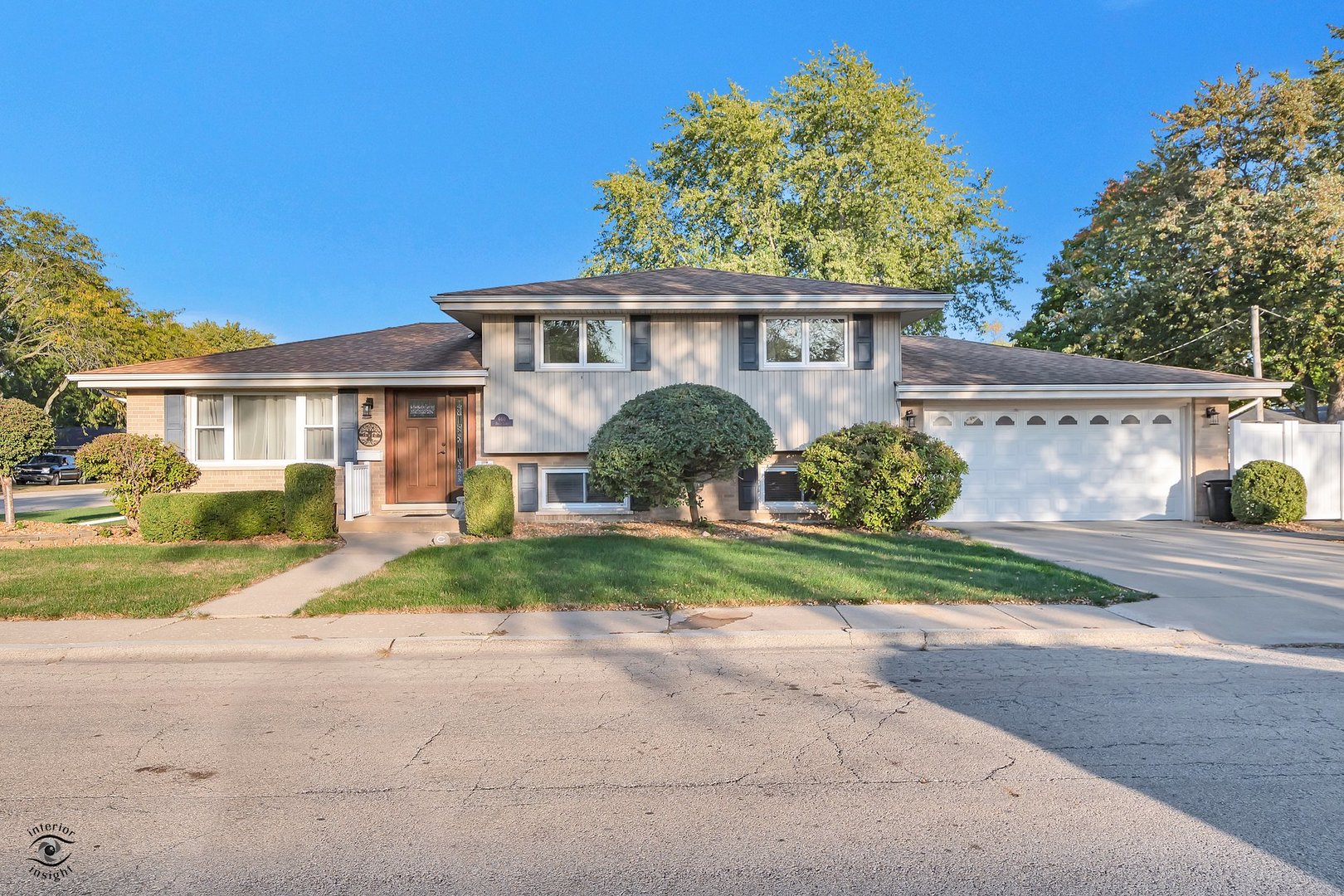 660 HOLLY Lane