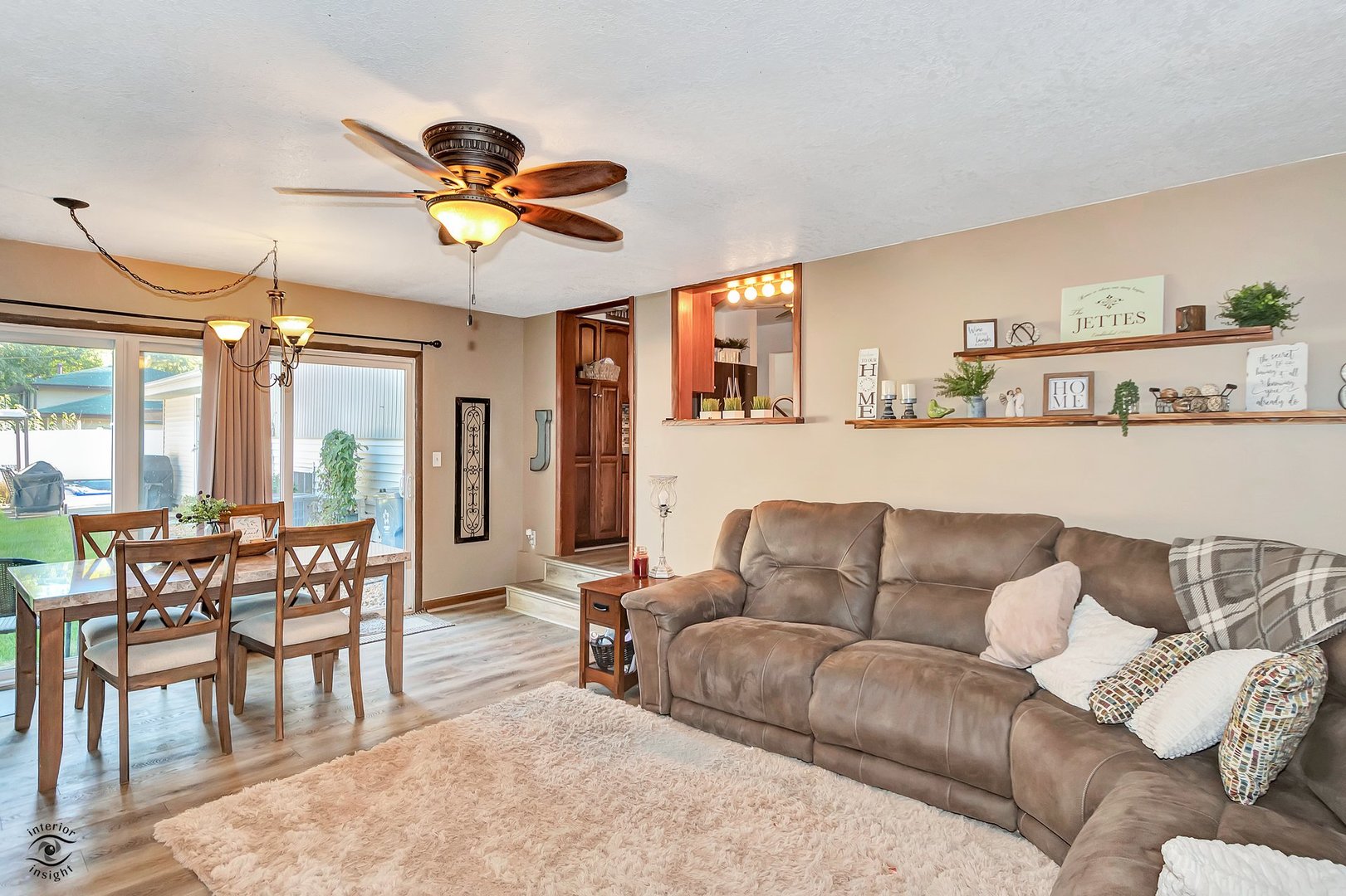 660 HOLLY Lane