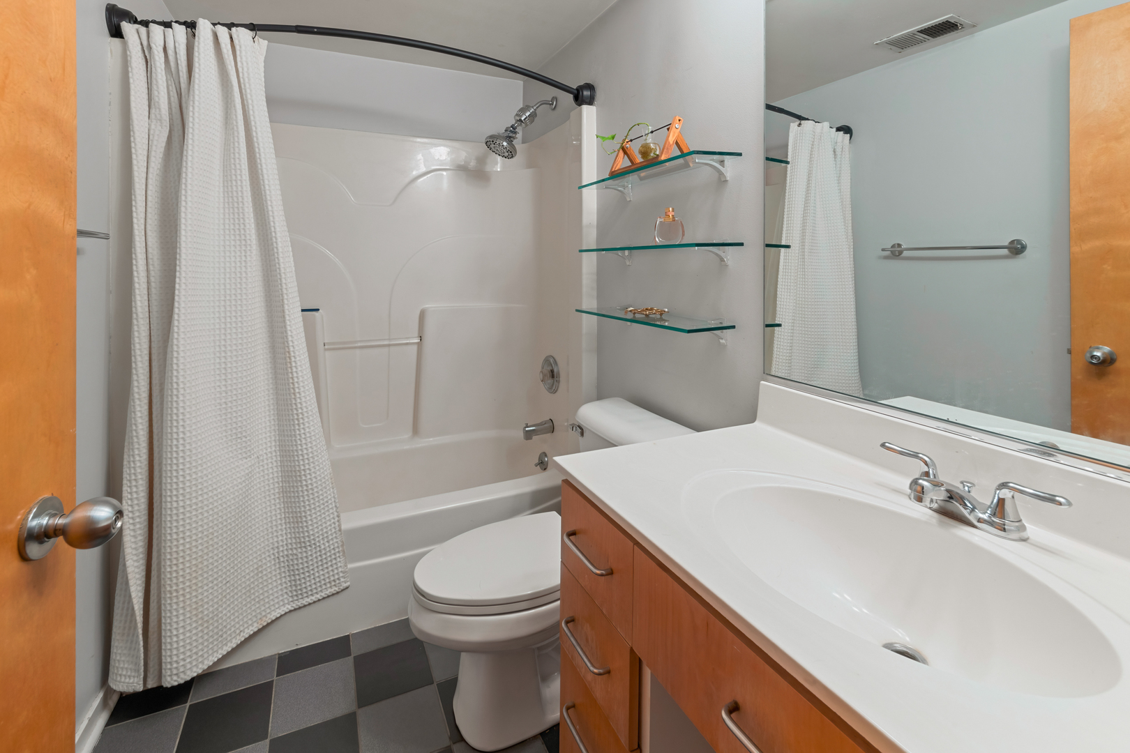 1259 N Wood Street Unit: 207