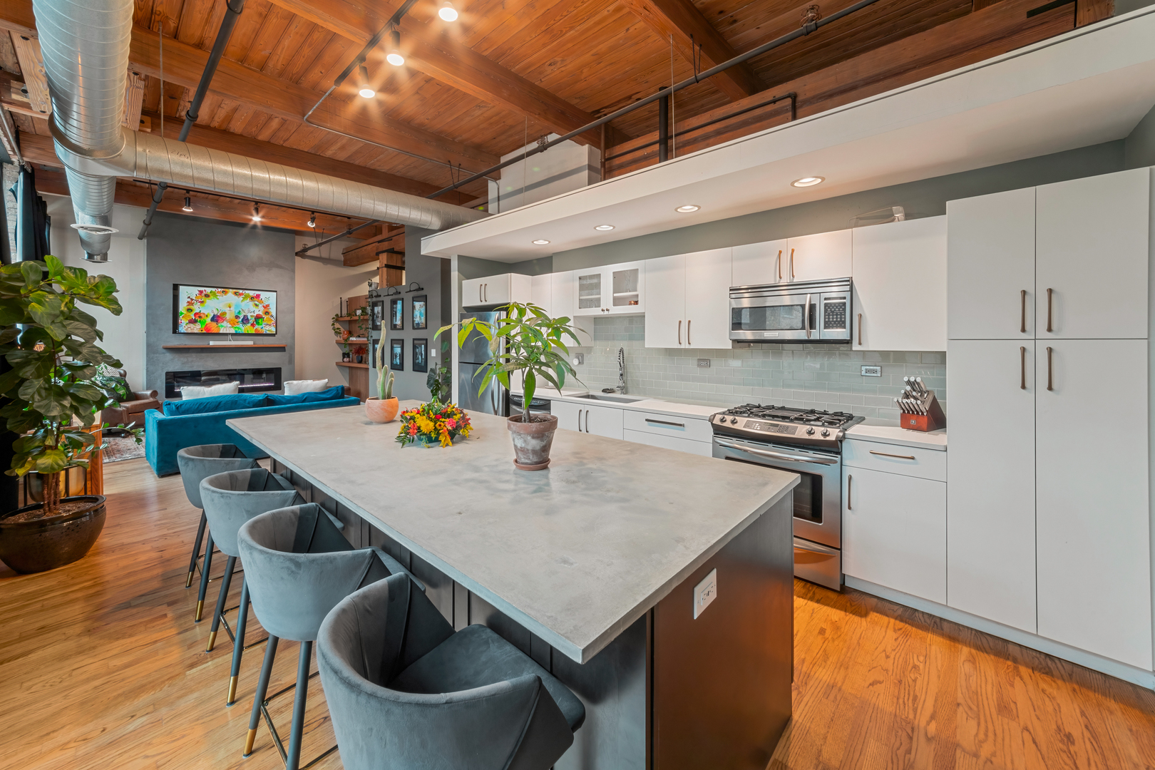 1259 N Wood Street Unit: 207