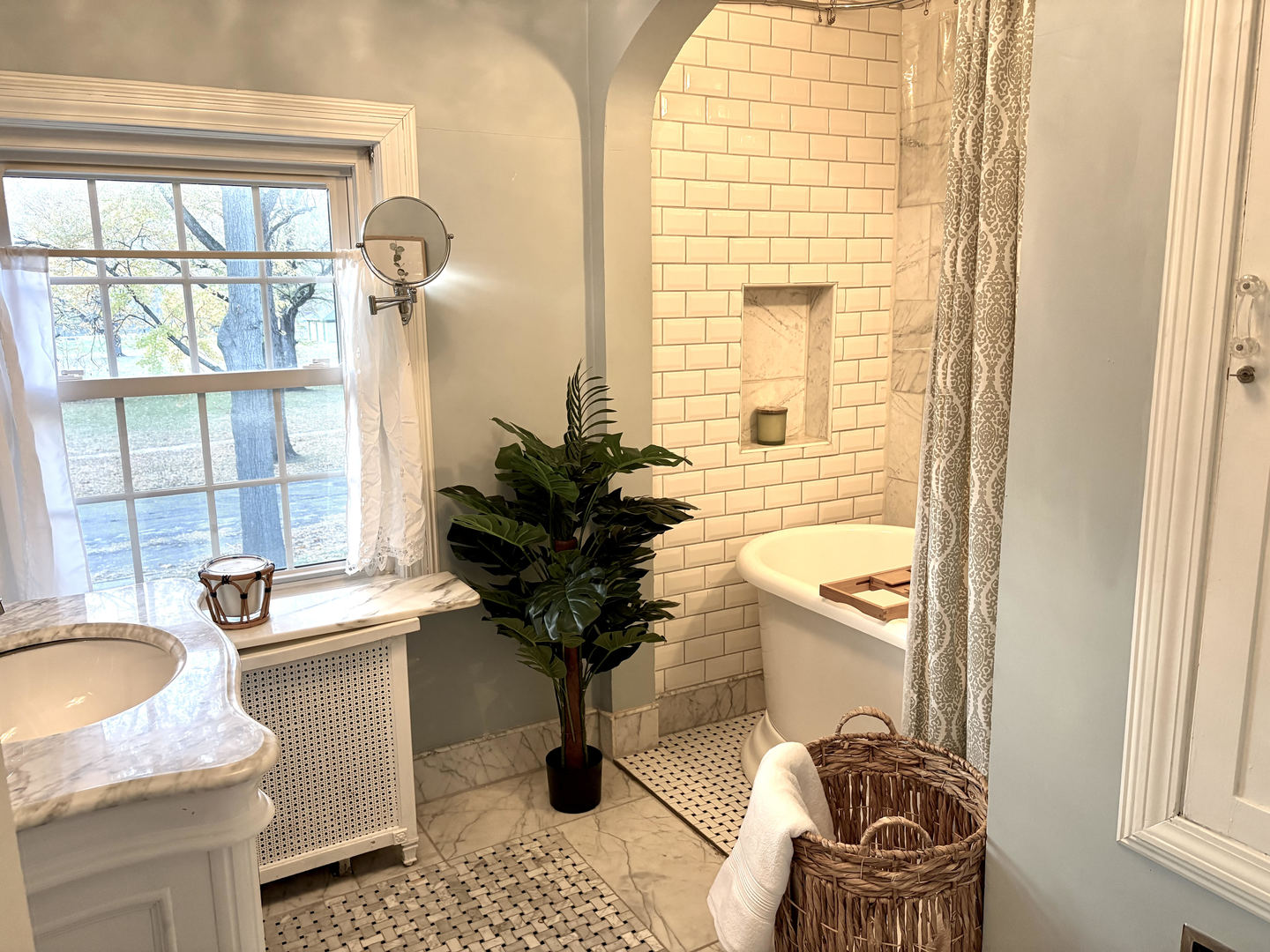 1096 S Wildwood Avenue