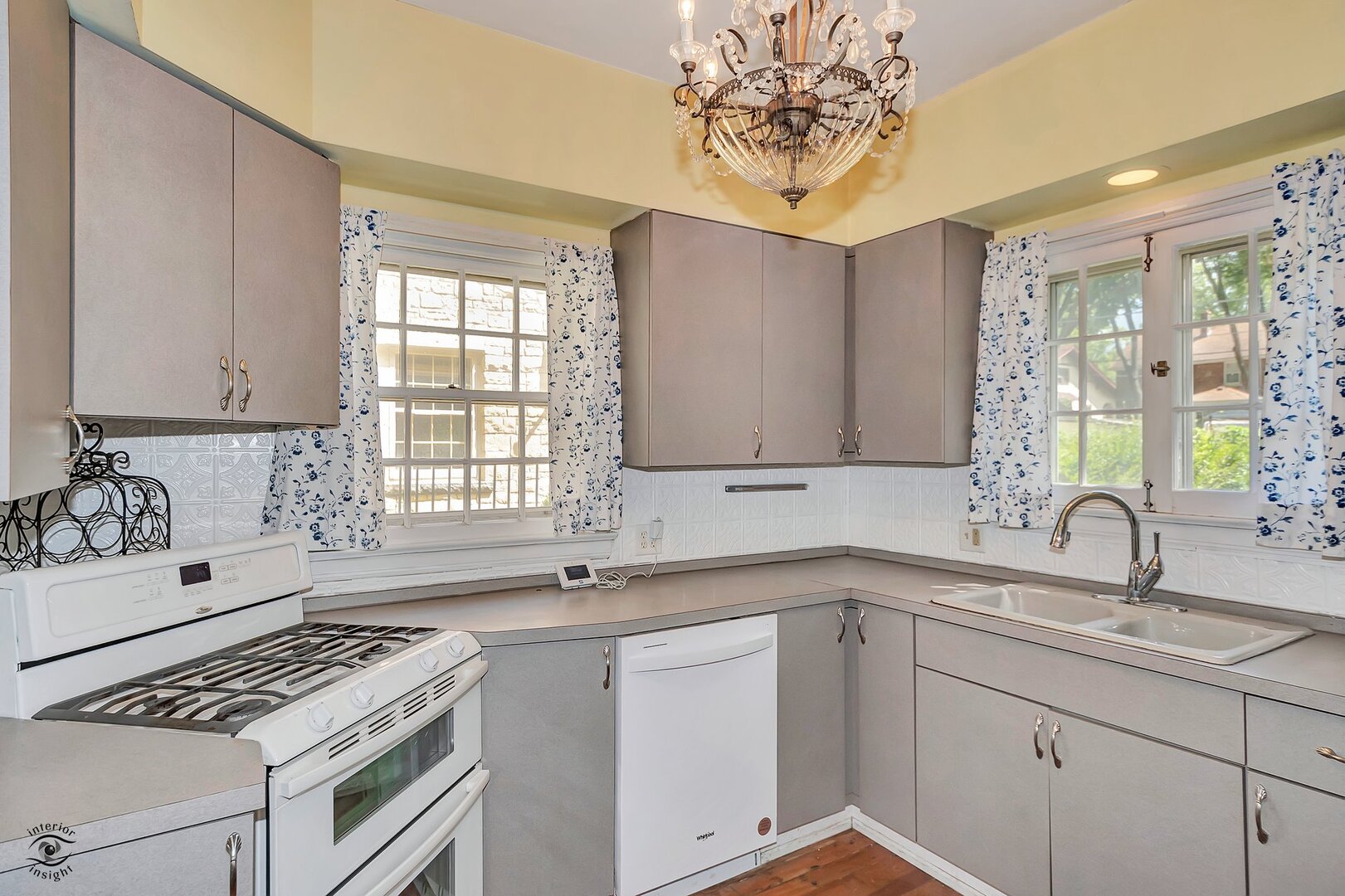 1096 S Wildwood Avenue