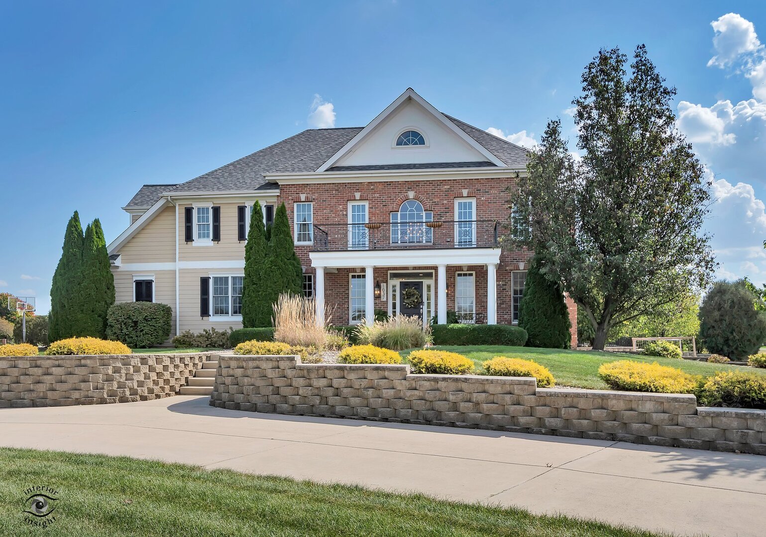 1037 Deer Trail