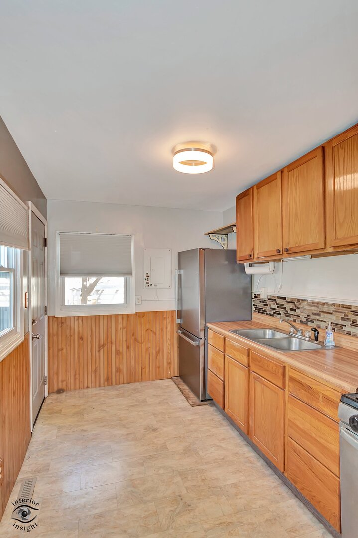 1071 E Broadway Street