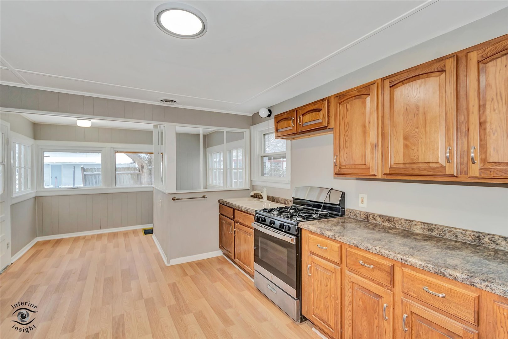 411 N Prairie Avenue