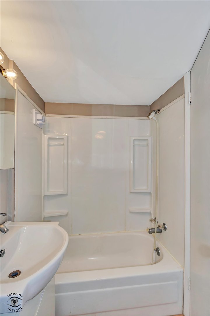 411 N Prairie Avenue