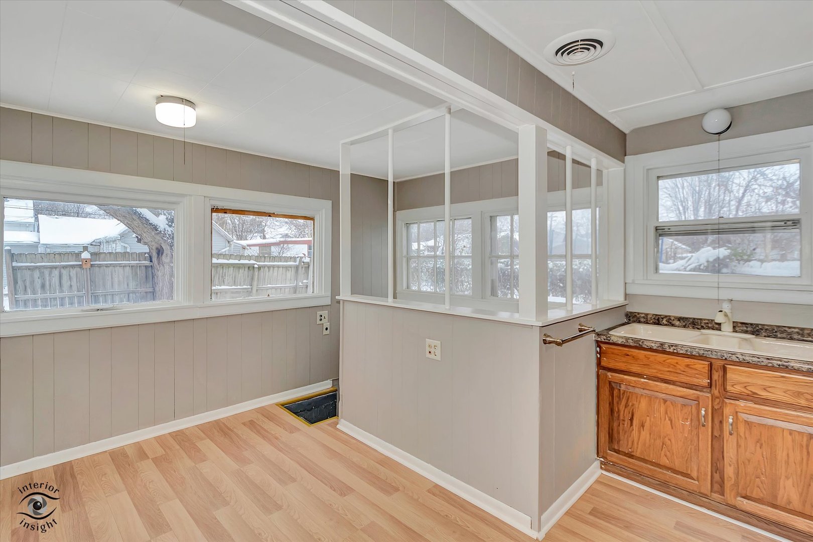 411 N Prairie Avenue