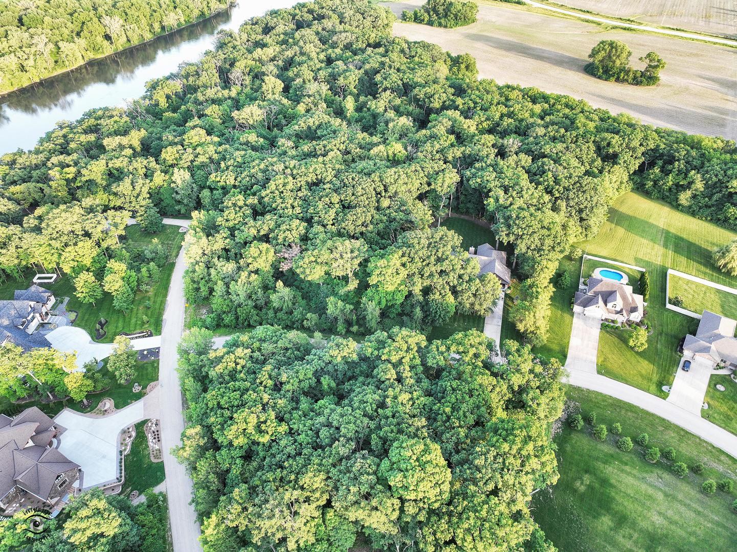 1268 Deer Path