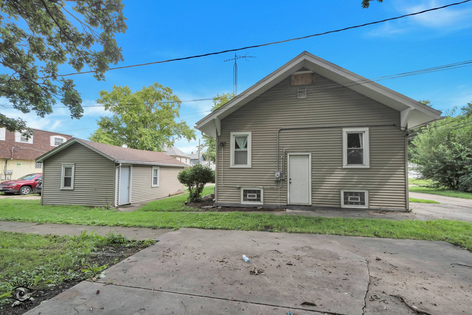 850 E Bourbonnais Street