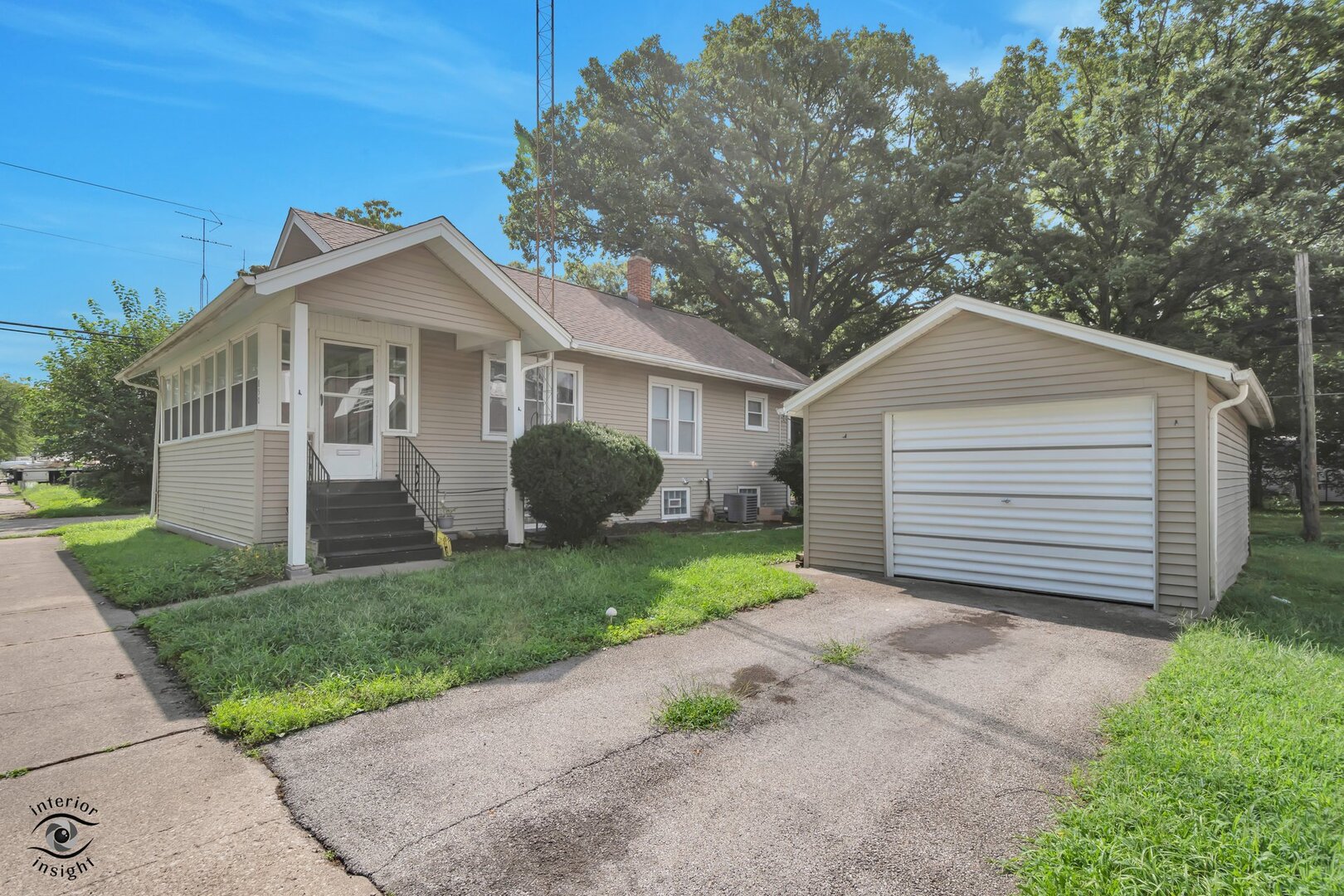 850 E Bourbonnais Street