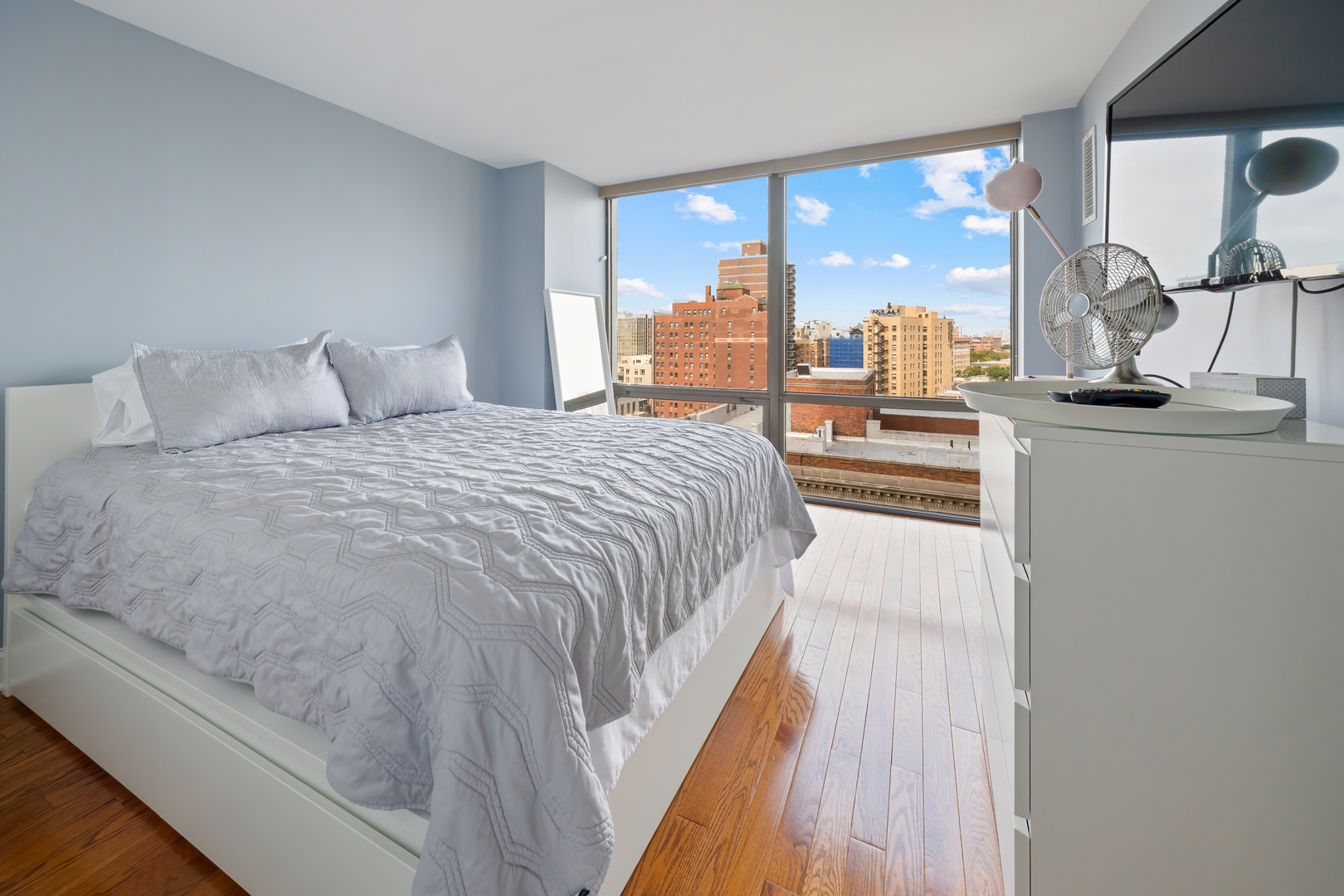 2650 N LAKEVIEW Avenue Unit: 1201