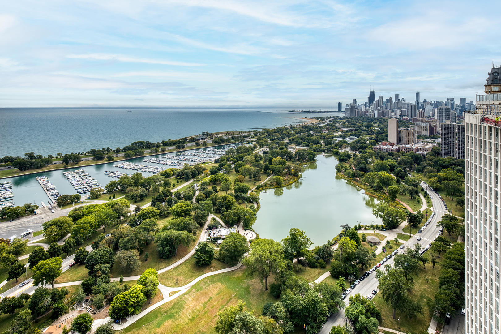 2650 N LAKEVIEW Avenue Unit: 1201
