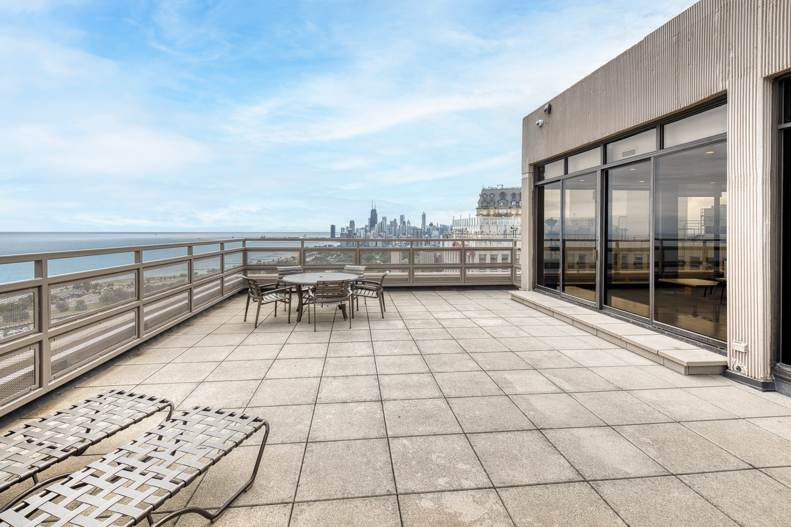 2650 N LAKEVIEW Avenue Unit: 1201