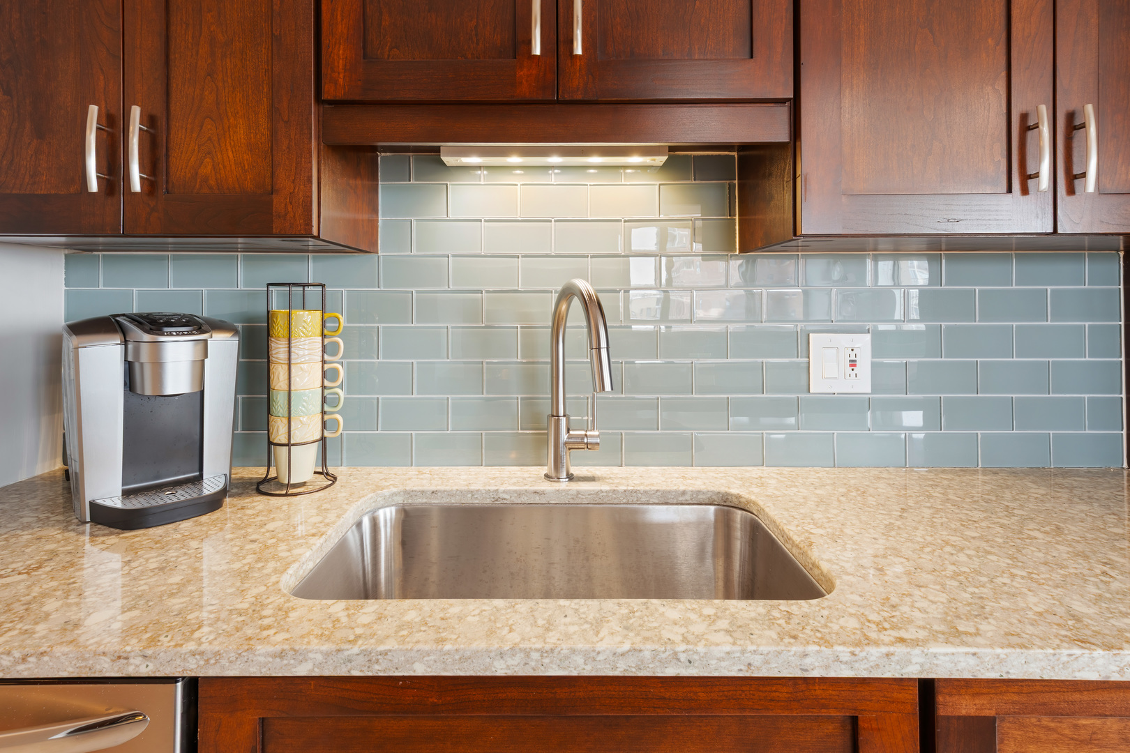 2650 N LAKEVIEW Avenue Unit: 1201