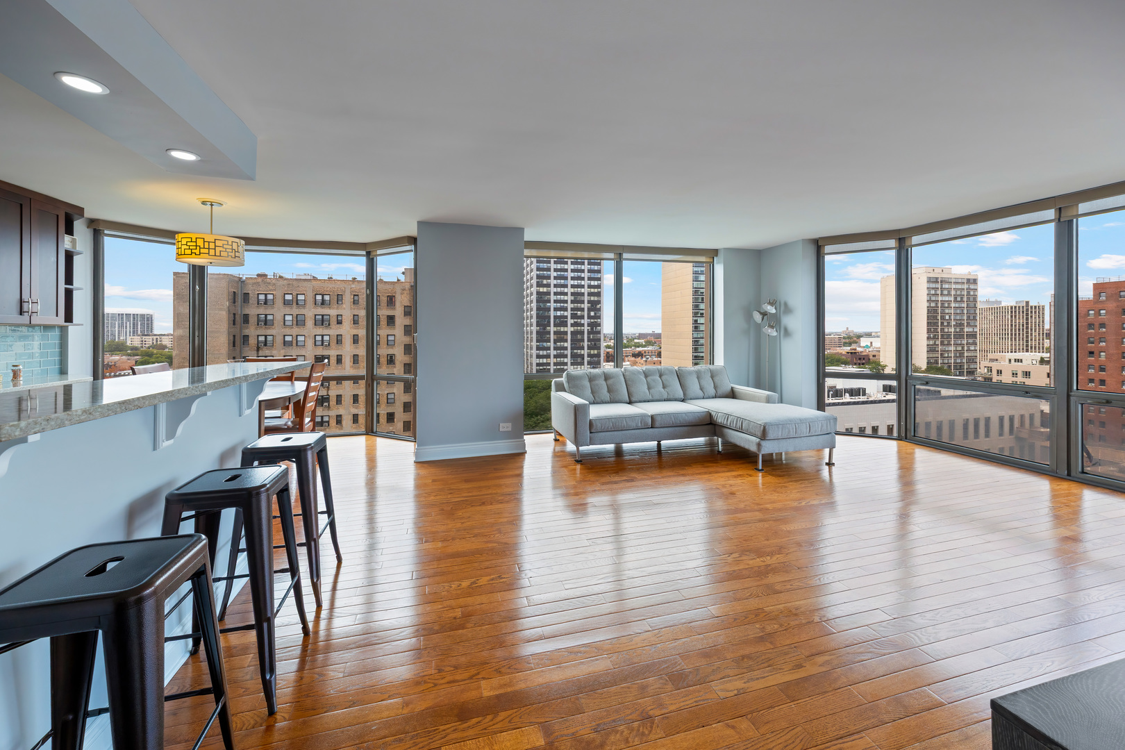 2650 N LAKEVIEW Avenue Unit: 1201