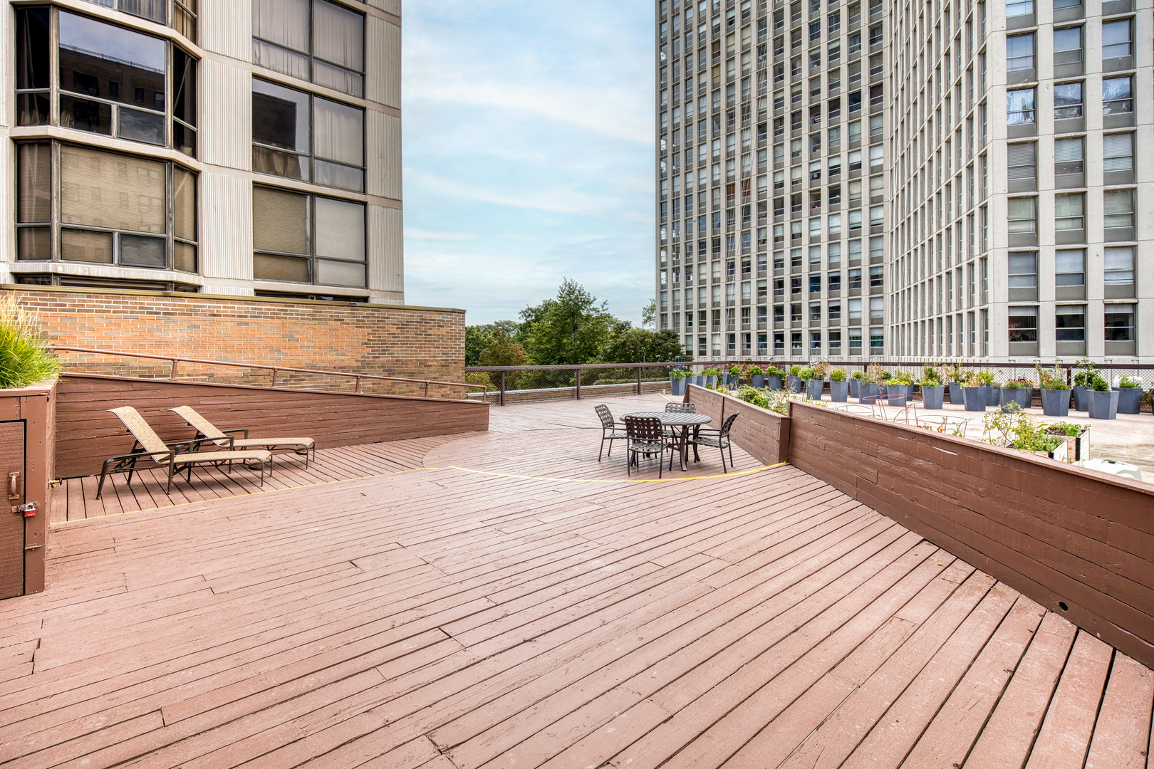2650 N LAKEVIEW Avenue Unit: 1201
