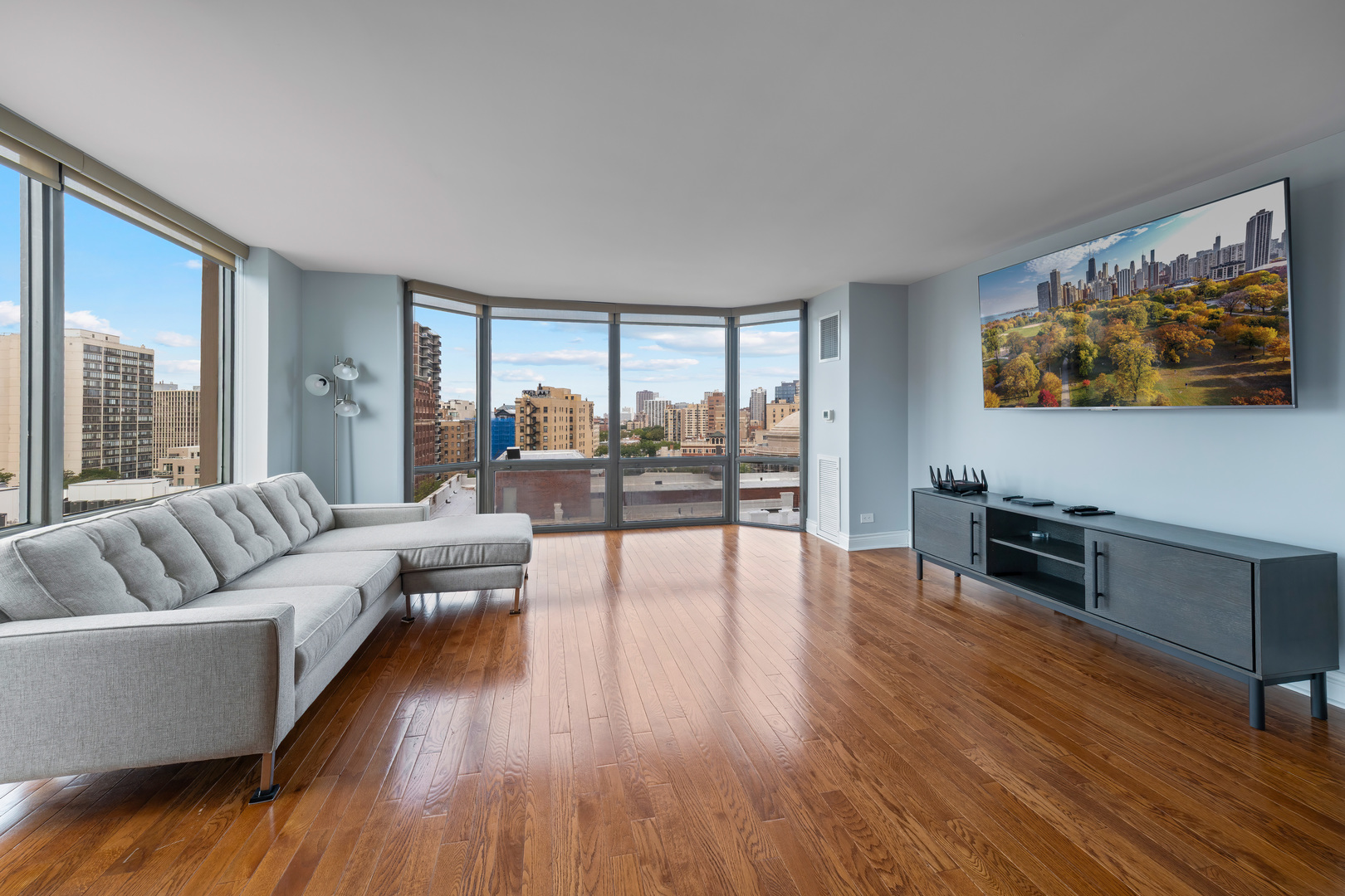 2650 N LAKEVIEW Avenue Unit: 1201