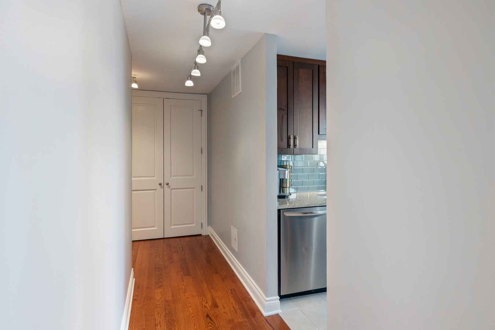 2650 N LAKEVIEW Avenue Unit: 1201
