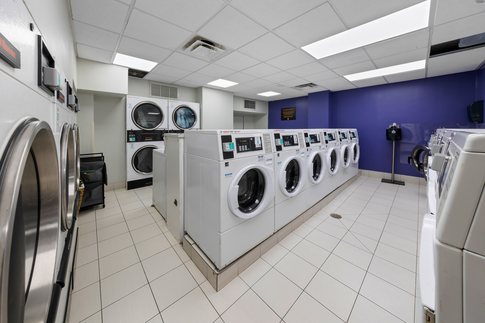 2650 N LAKEVIEW Avenue Unit: 1201