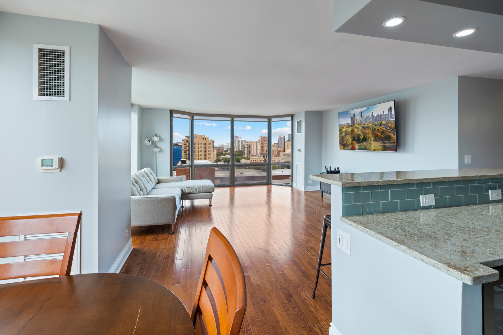 2650 N LAKEVIEW Avenue Unit: 1201