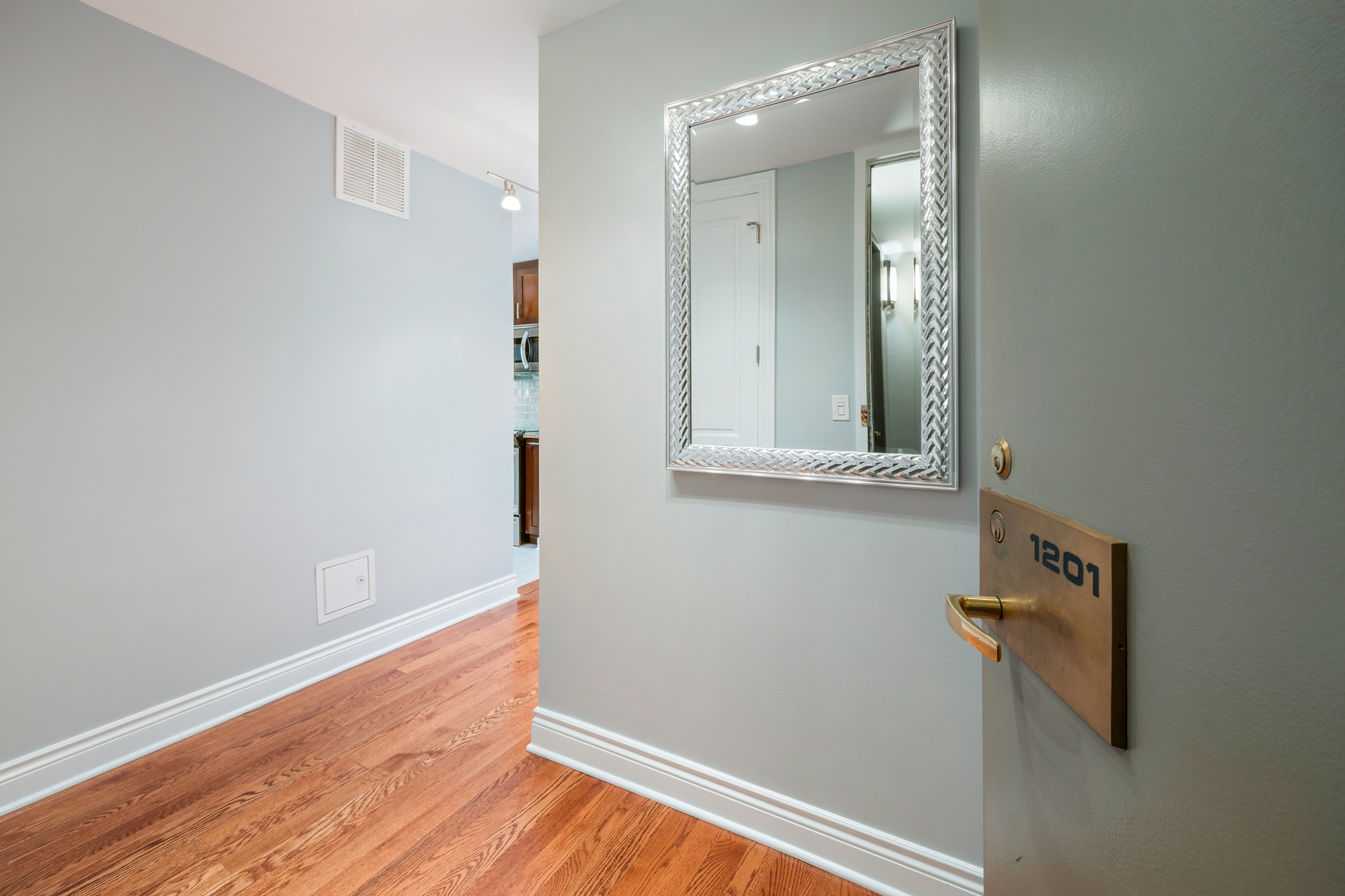 2650 N LAKEVIEW Avenue Unit: 1201