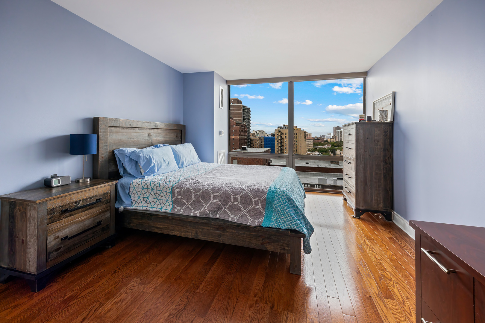 2650 N LAKEVIEW Avenue Unit: 1201