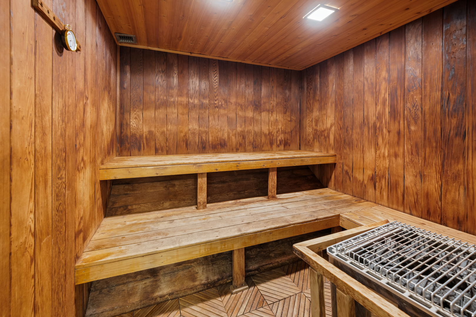 2650 N LAKEVIEW Avenue Unit: 1201