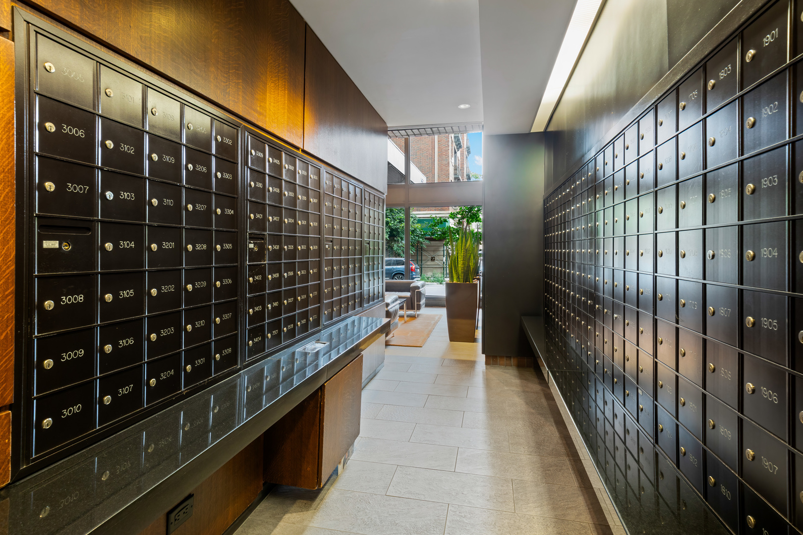 2650 N LAKEVIEW Avenue Unit: 1201