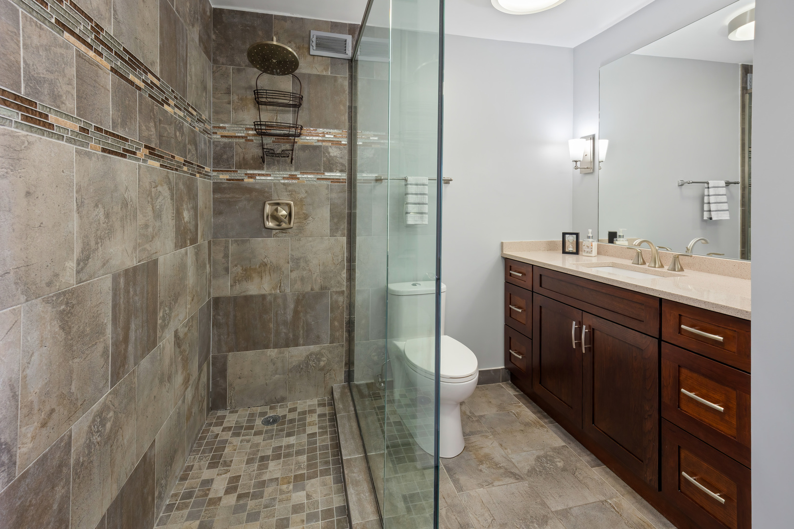 2650 N LAKEVIEW Avenue Unit: 1201