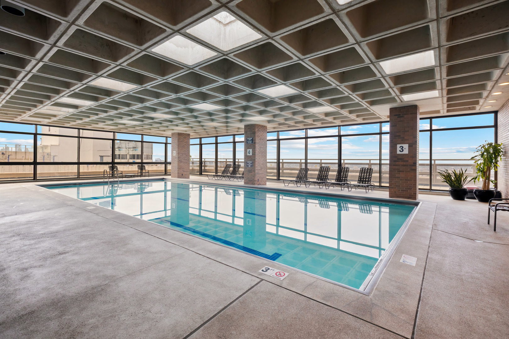 2650 N LAKEVIEW Avenue Unit: 1201